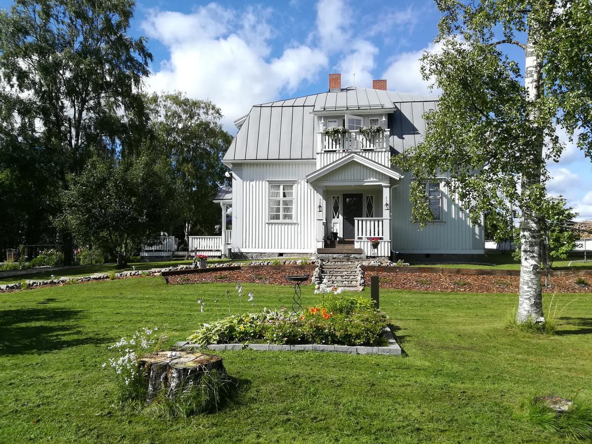 Hotelli Huiskankorpi Boutique Hotel Nivala Exterior photo